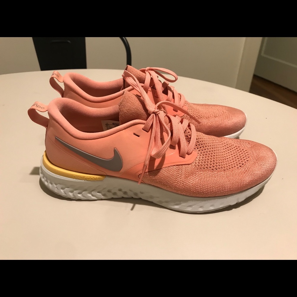 Super cute pink Nike shoes!